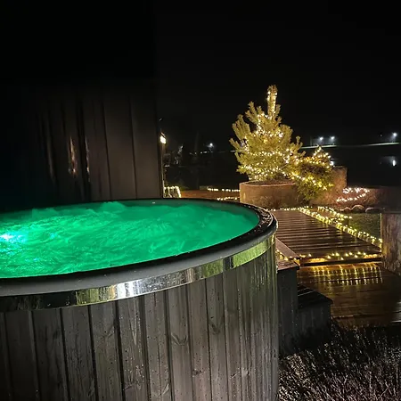 Black House- Garden Sauna Дом отдыха Tinuzi